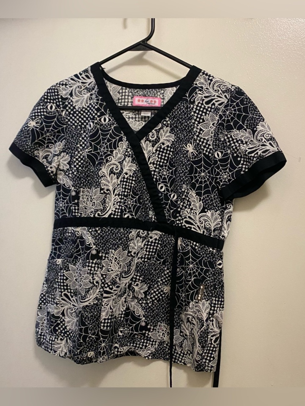 Koi Womens Scrubs Scrub Top S Small 38 Black White Spider Web Eye Halloween Goth